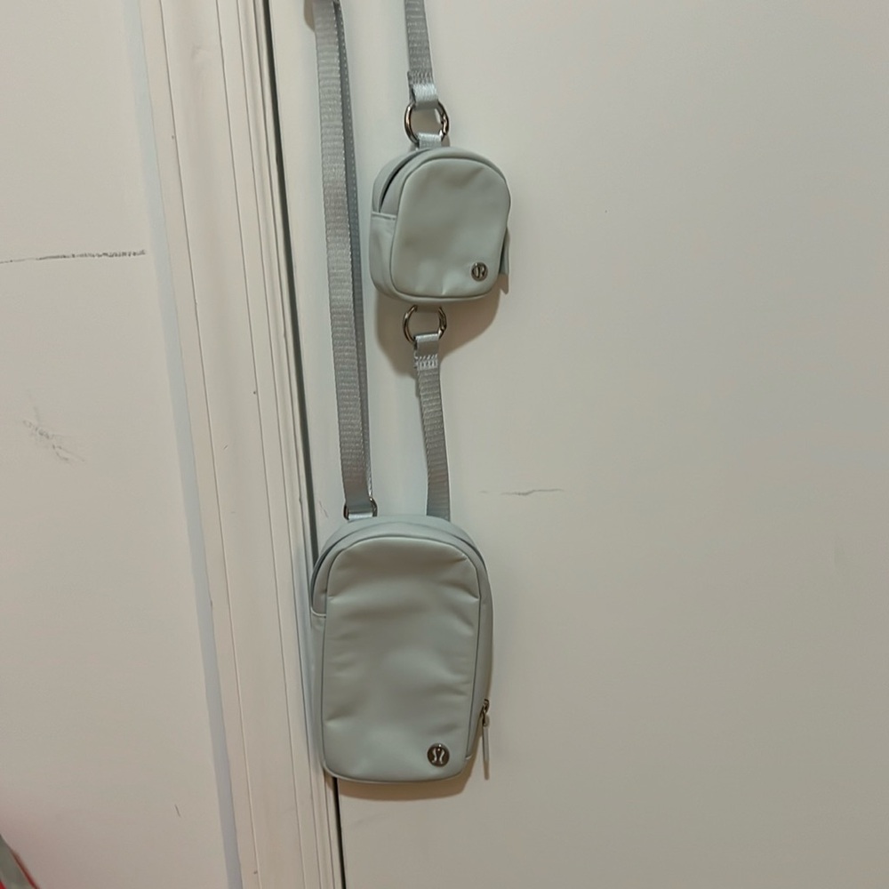 Lulu lemon crossbody bag